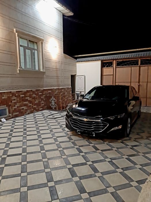 Hovli shaxar markazidan 3 etajli