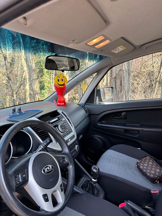 Продавам Киа Венга