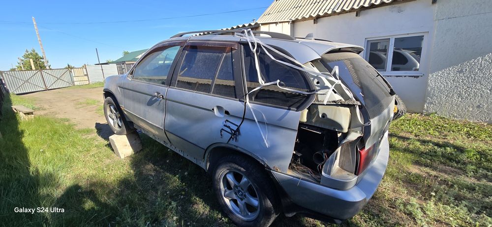 Продам на запчасти бмв х5