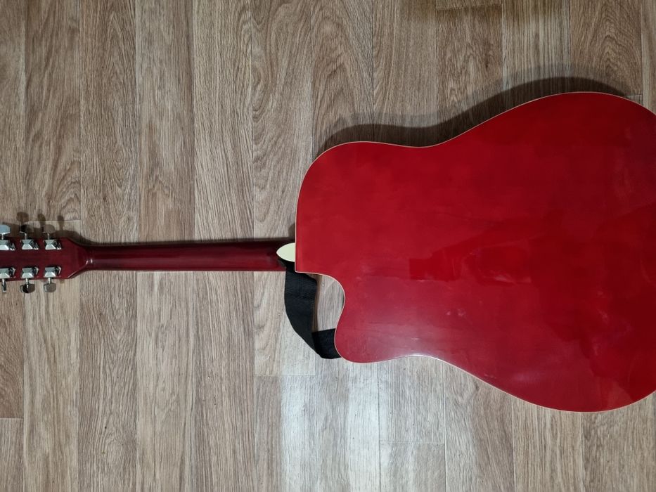 Продам срочно гитару