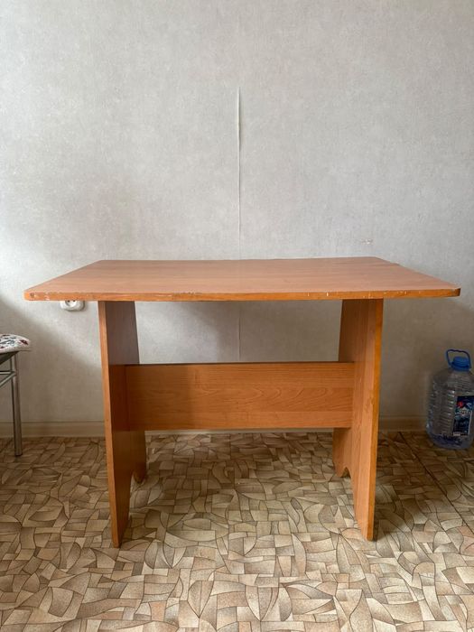 Продам стол кухонный!