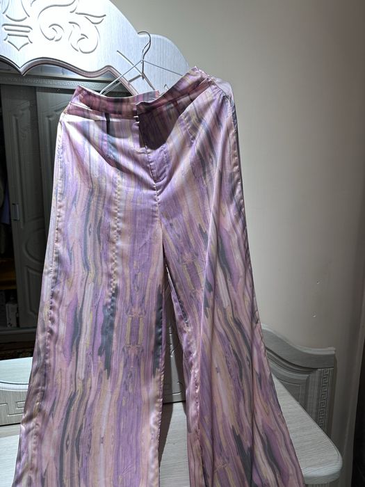 Костюм женский 46 размера Атласный материал