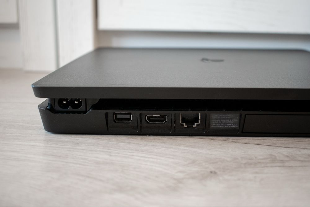 Playstation 4 Slim 1TB