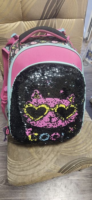 Продам рюкзак для девочки б.у.