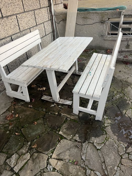 Дървенu Масu u пейки  от Масив