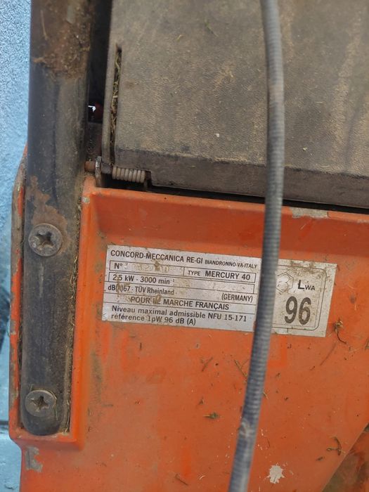 Cind Masina tuns iarba motor benzina ,