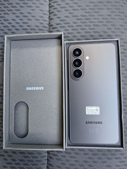 Vand telefon Samsung S26 256 GB Dual Sim
