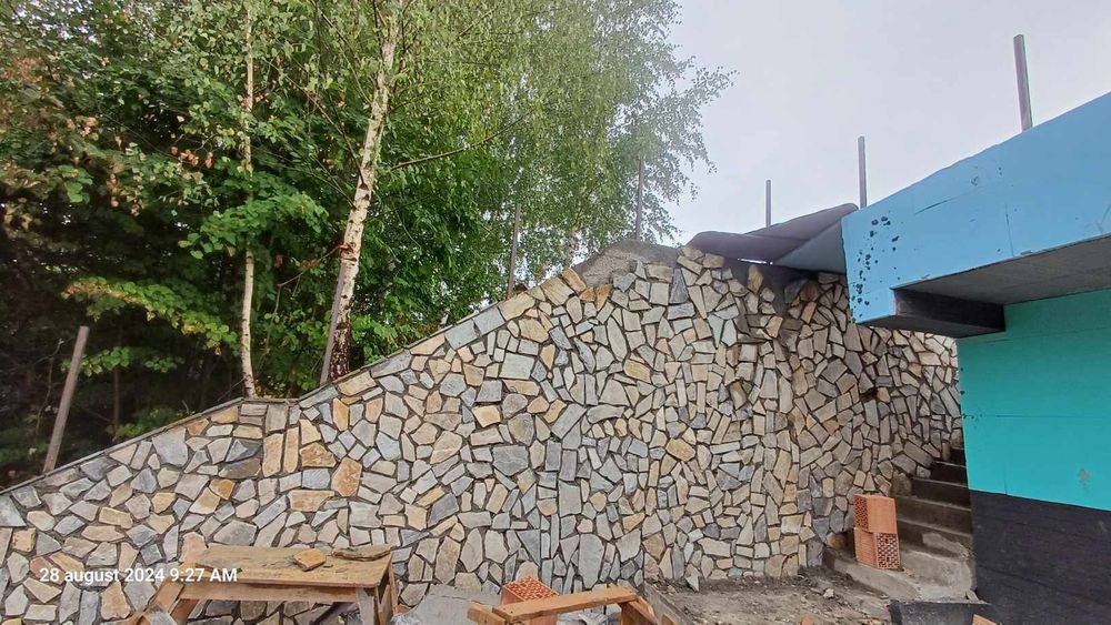 Piatră de munte și râu