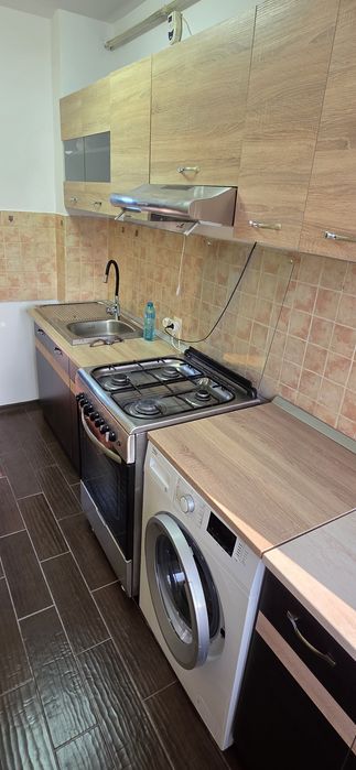 Proprietar Ofer spre închiriere apartament cu o cameră