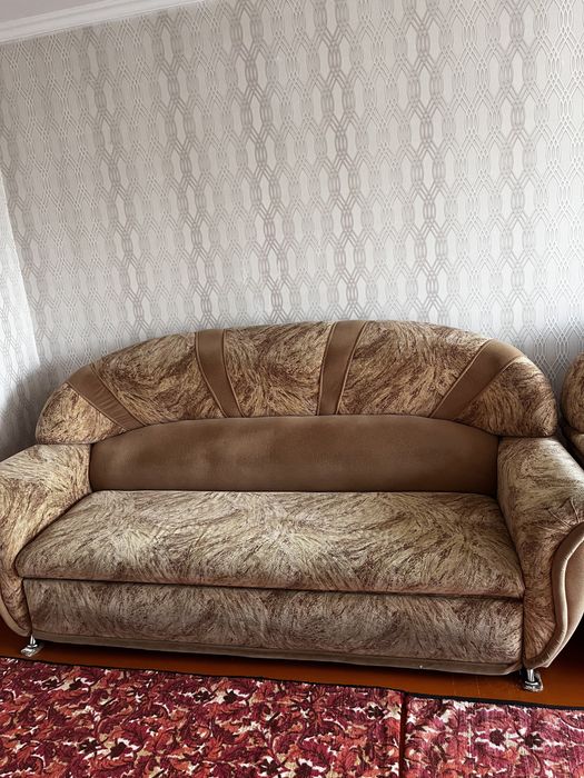 Продам два дивана с креслом б/у