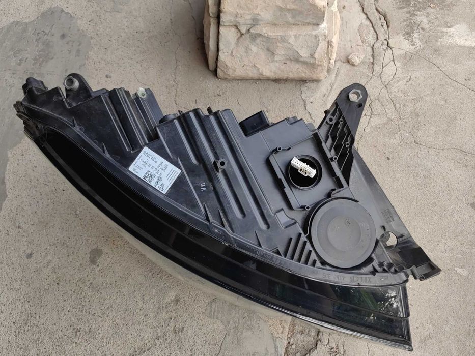 Фар Skoda Enyaq LED десен Оригинален