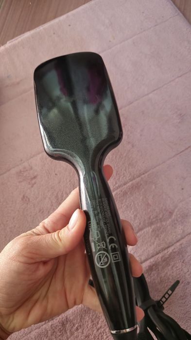 Perie electrică pentru îndreptat părul BabyLiss Brush