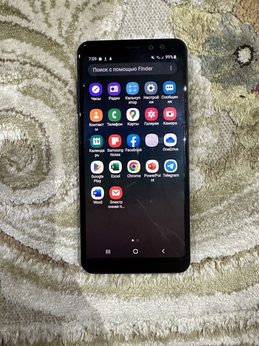 Телефон Galaxy Samsung A8