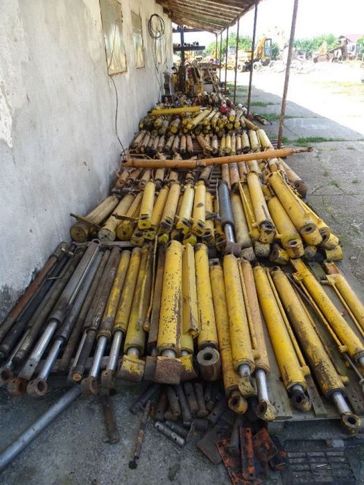 Cilindrii hidraulici pentru excavatoare , buldoexcavatoare , miniexcavatoare , etc