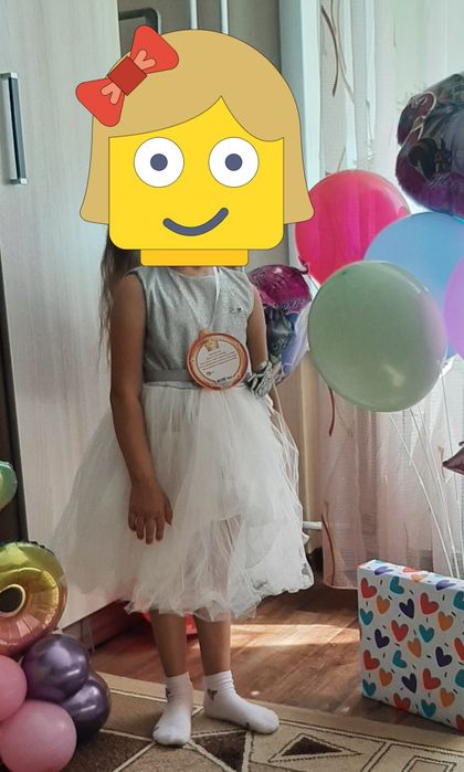 Платье на девочку нарядное.