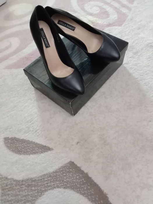 Продаю чёрные туфли