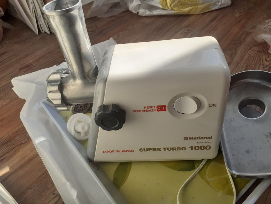 Продаётся электро мясорубка.