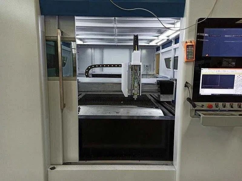 Оптоволоконный лазер по металлу