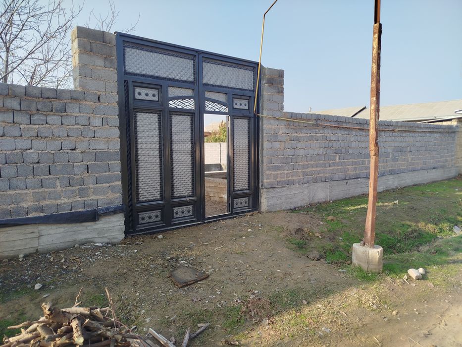 Участок сотилади 6 сотик ураб олинган 5 хона Уй  фундамент килинган.