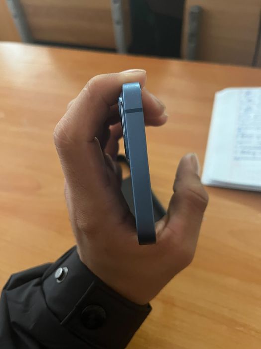 Продам iPhone 13