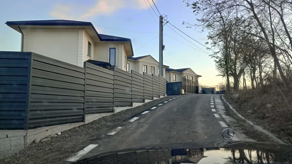 Teren de Vânzare 25 Ari Zonă Verde, Linistită  Drum Asfaltat, Lisaura