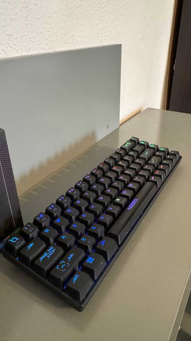 Tastatură Gaming Wireless mecanica AQIRYS Mira, Bluetooth, USB, Layout US, negru, folosită