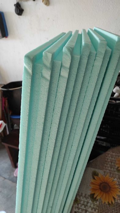 Фонтан и строителна пяна