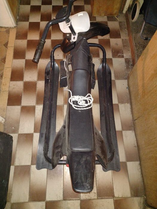 Продавам шейна с волан