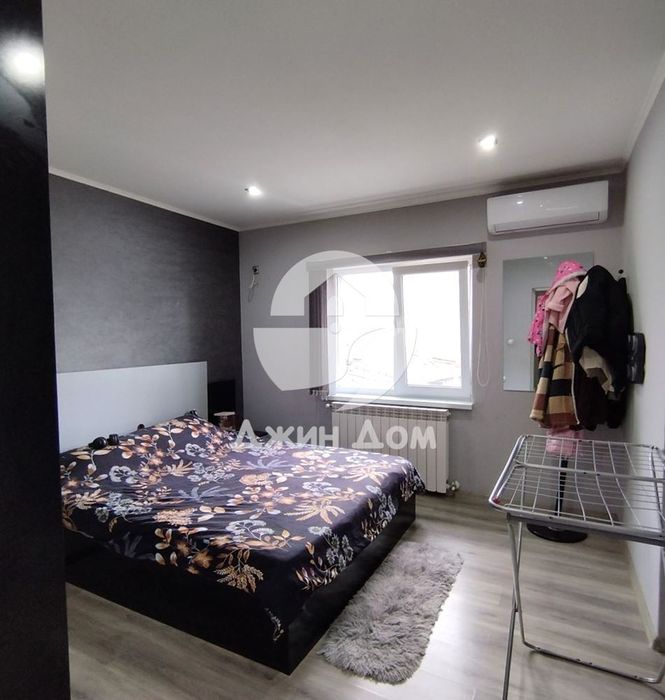 Просторна двуетажна къща в гр. Бяла