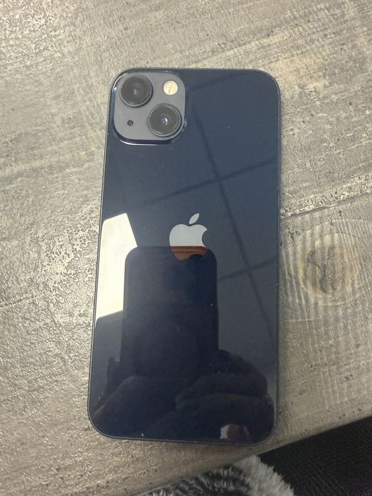 Продавам iPhone 13