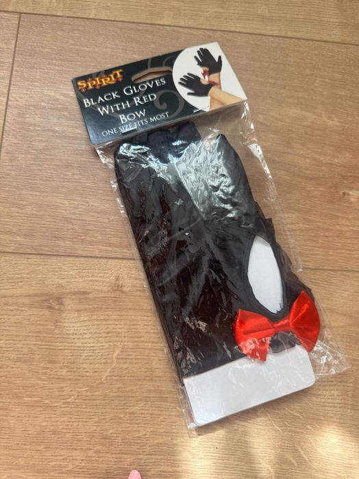 Manusi negre cu funda rosie Spirit Halloween