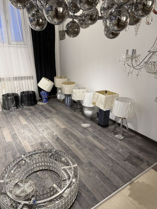 Продаются люстры и светильники