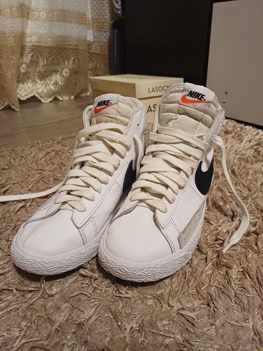 Nike blazer 37.5
