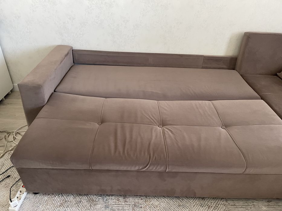 Продам диван угловой в гостиную