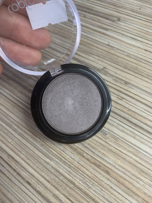 Тени  для  век.