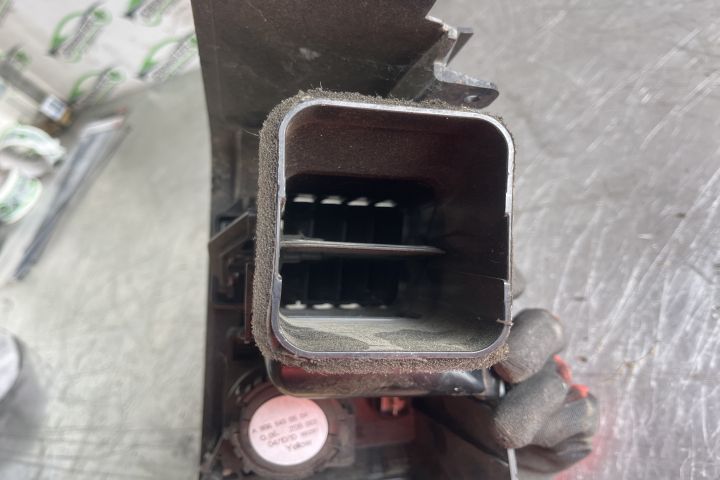 Grila ventilatie bord stanga DN14078 / DN 14 078 Mercedes-Benz Sprint