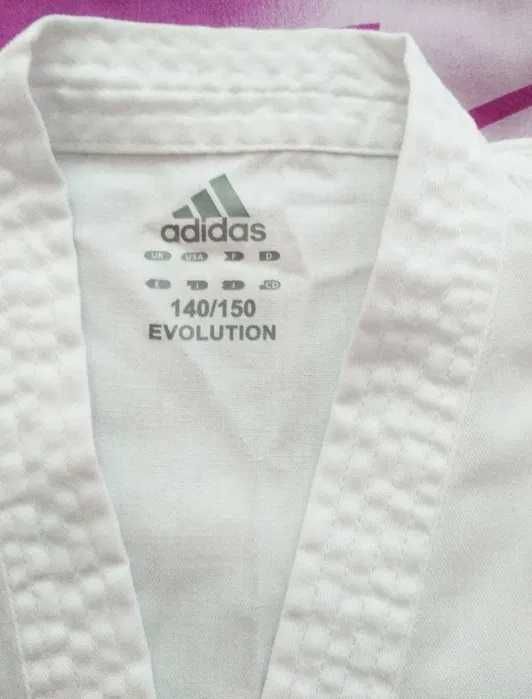 Карате кимоно Adidas Evolution - WKF одобрено за състезания, размер - 140-150