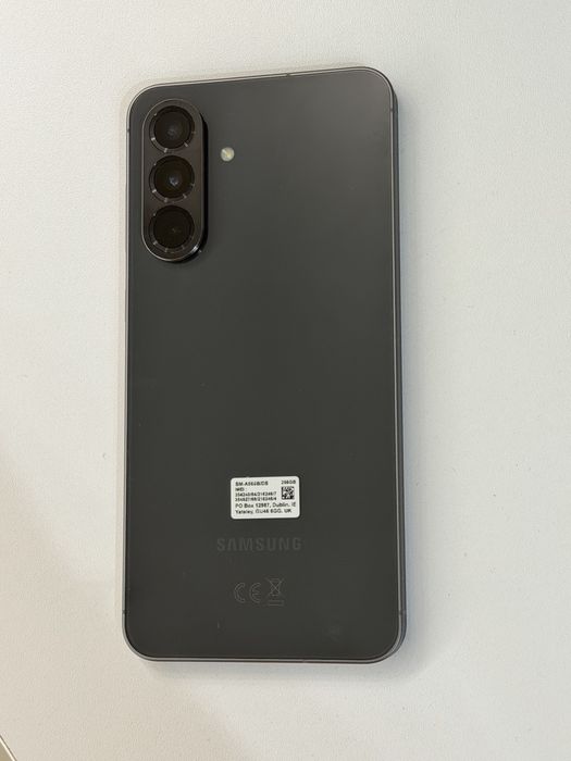 Samsung Galaxy A56 -256 Gb -8 Gb ram -25 cicluri - ca nou