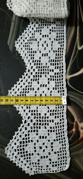 Dantelă lucrată manual