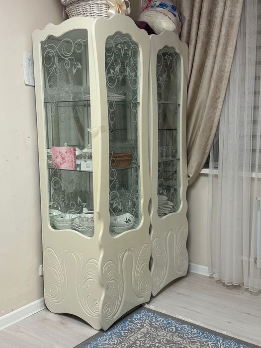 Продам сервант для посуды