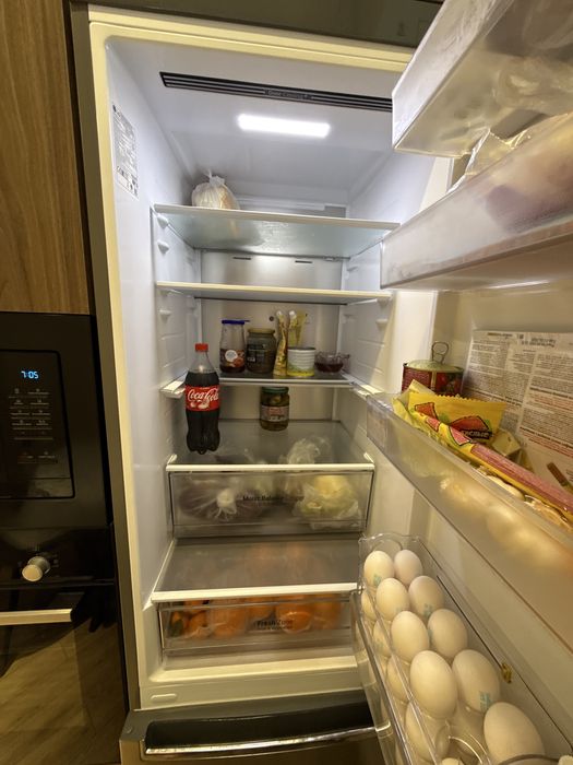 Продам Холодильник LG ThinQ.