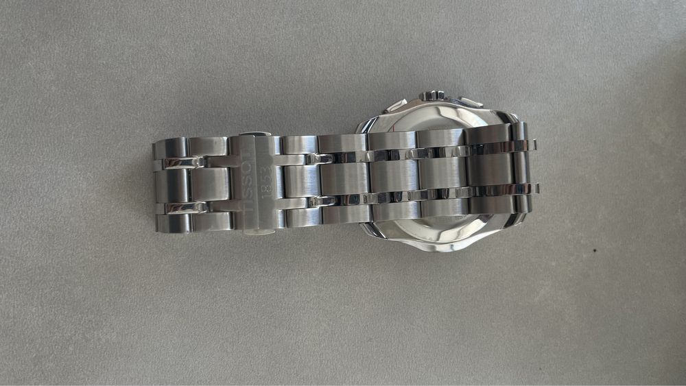 Продам новые часы Tissot