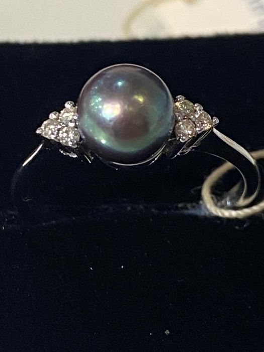 Продам кольцо золотое с жемчугом и бриллиантами