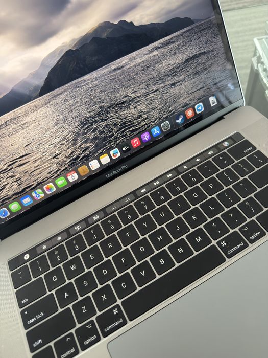 MacBook Pro 16/512 gb touch bar 2017