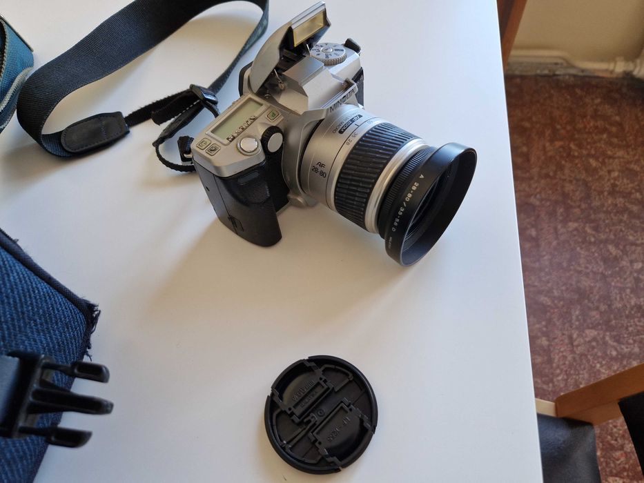 Продавам два броя лентови фотоапарати Minolta