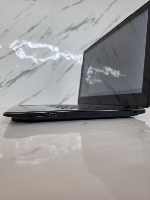 Laptop Medion Akoya cu touchscreen funcțional