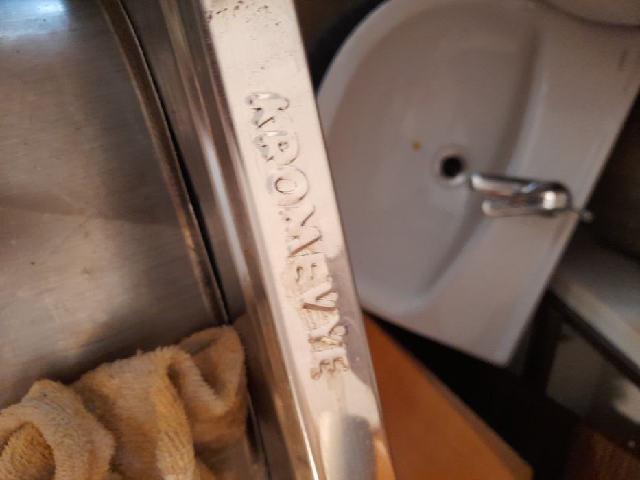 Мивки:неръждавейка хромникел Krupp Nirosta,лява ш.1м/60см и дясна 1/50