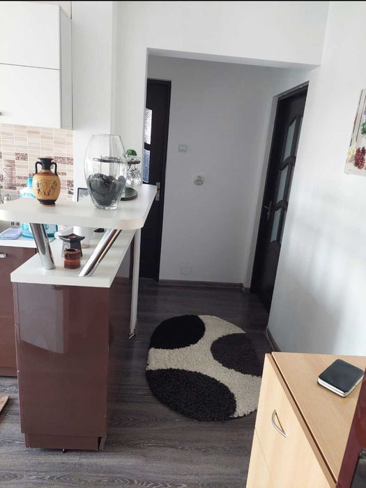 Inchiriez apartament 2 camere decom., complet utilat si mobilat modern