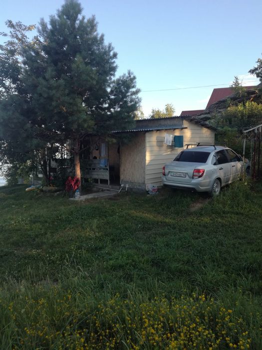 Участок с домиками на Бухтарме