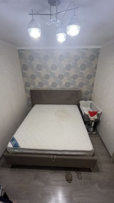 Кровать с матрасом